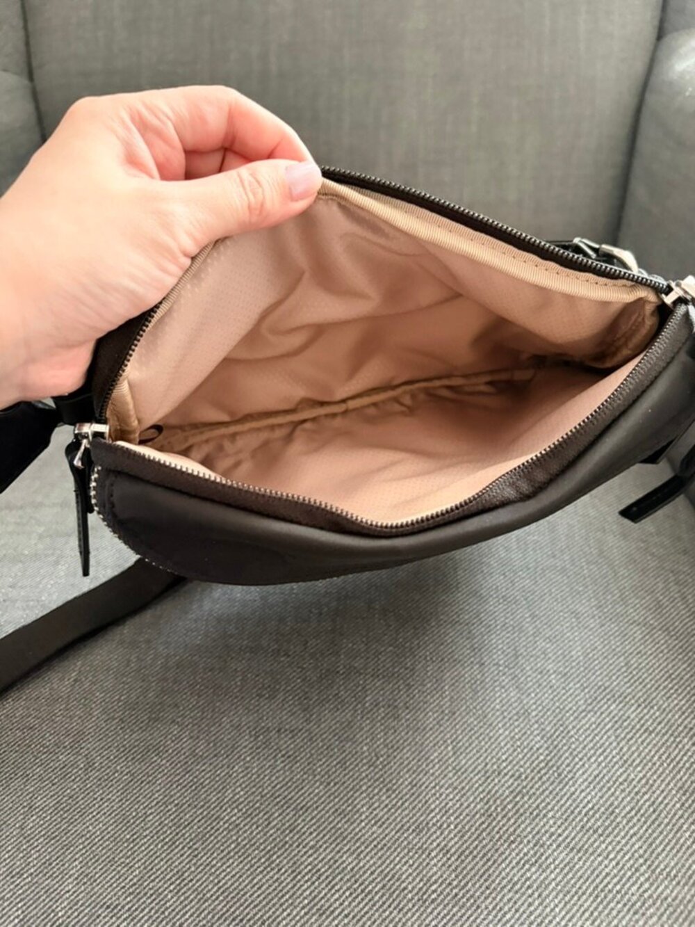 Tumi Belt Bag Nylon Crossbody - Picture 6 of 7